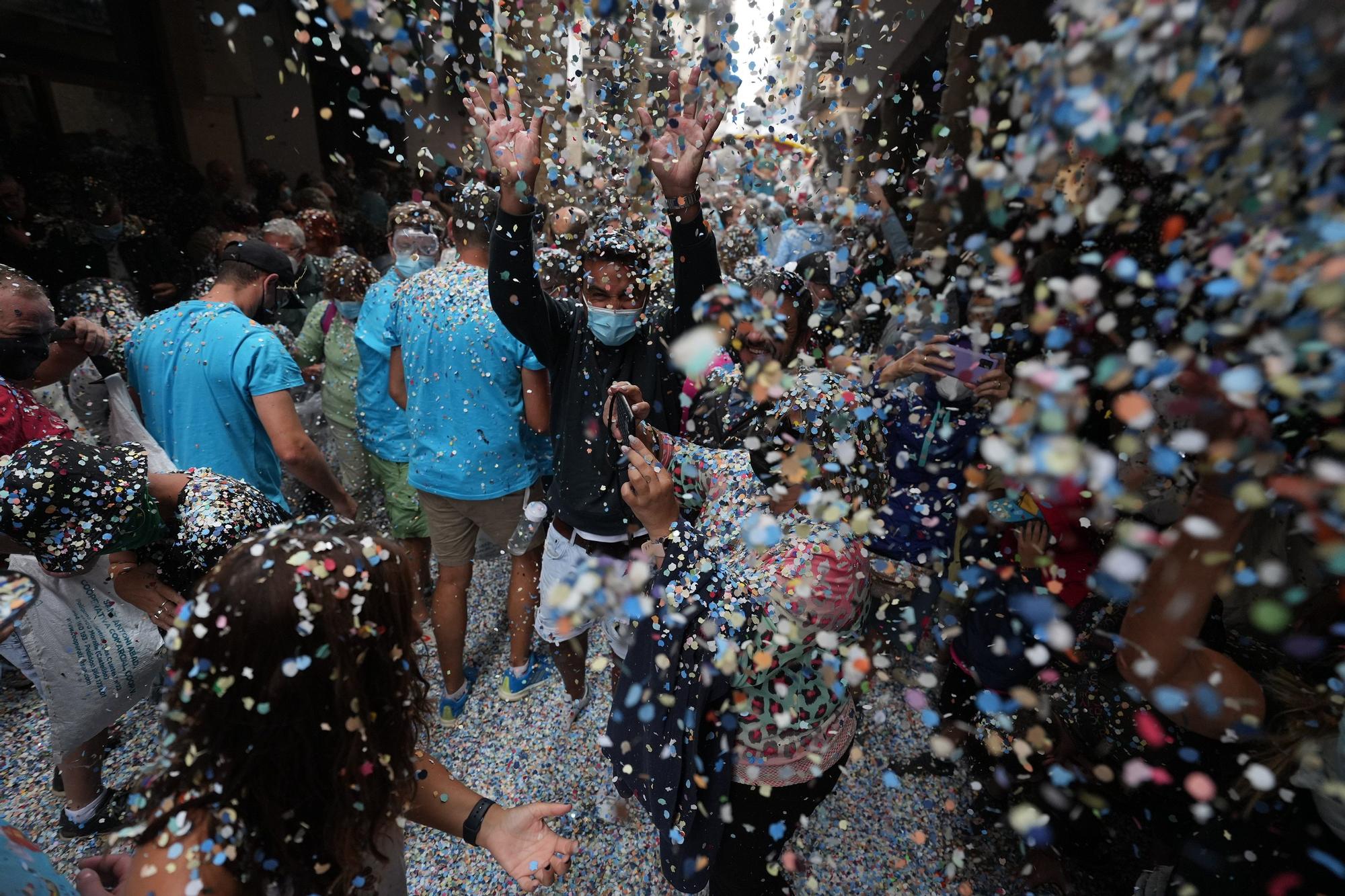 Búscate en el desfile de carrozas y disfraces de l'Anunci de Morella