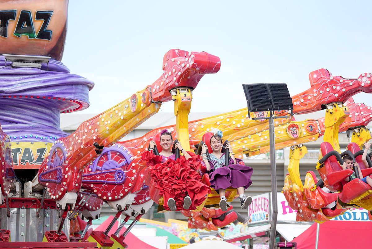 Un jueves brillante y soleado dispara la fiesta en El Arenal