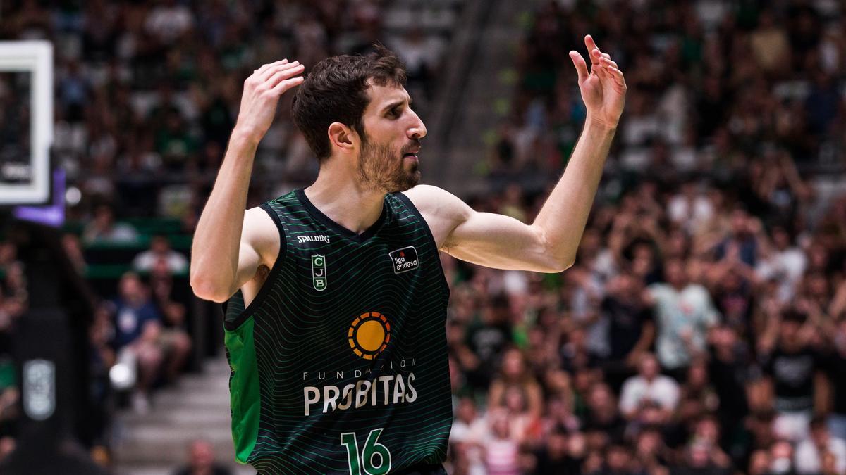 Archivo - Guillem Vives of Club Joventut Badalona gestures during the ACB Liga Endesa Semi Finals Playoff Game 4 match between Club Joventut Badalona and FC Barcelona at Palau Olimpic de Badalona on June 10, 2022 in Badalona, Barcelona, Spain.