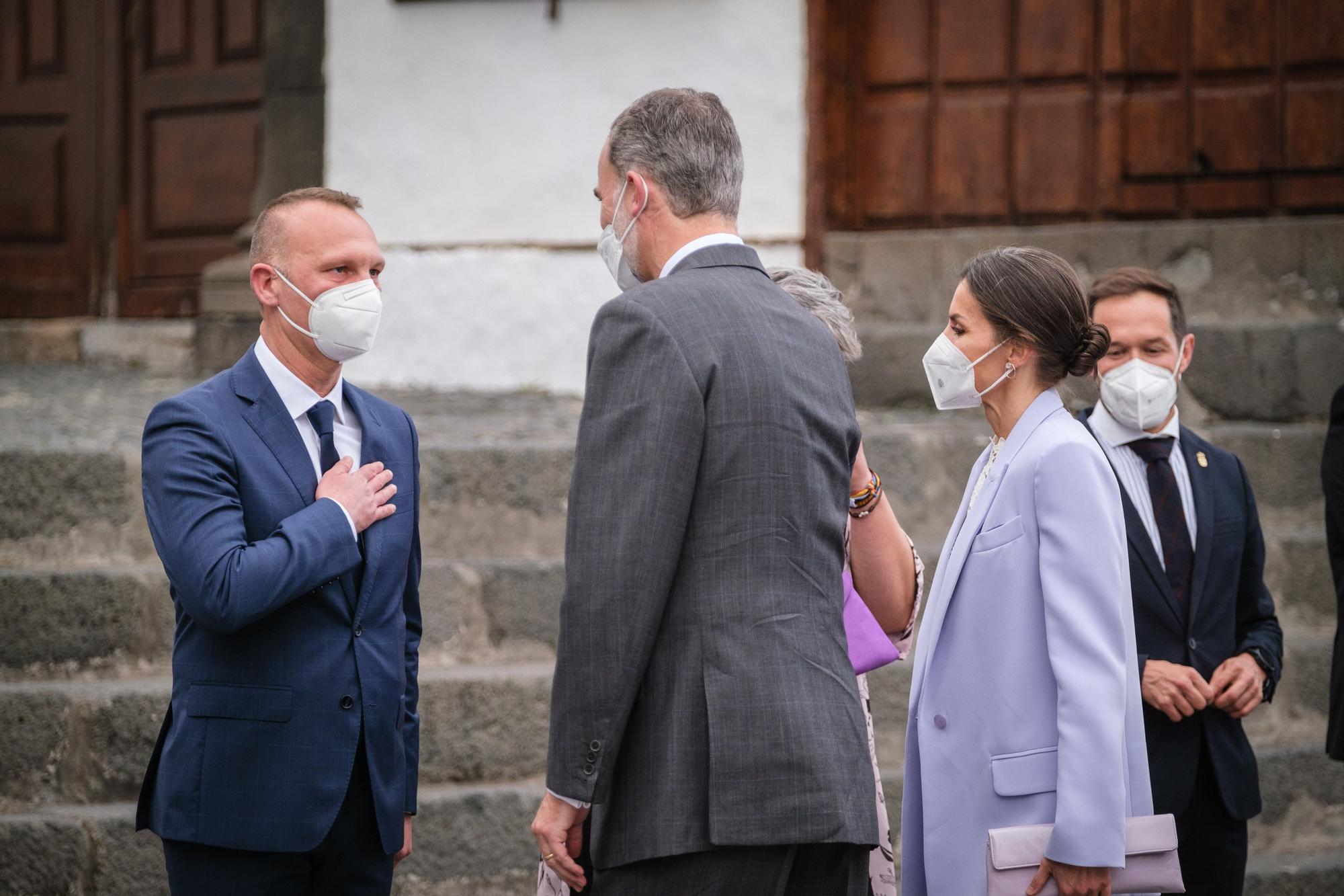 Visita del Rey y los presidentes de las comunidades a La Palma al acto de homenaje a los palmeros