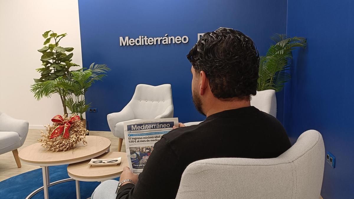 Un exiliado venezolano en Castellón, en las instalaciones de 'Mediterráneo'.