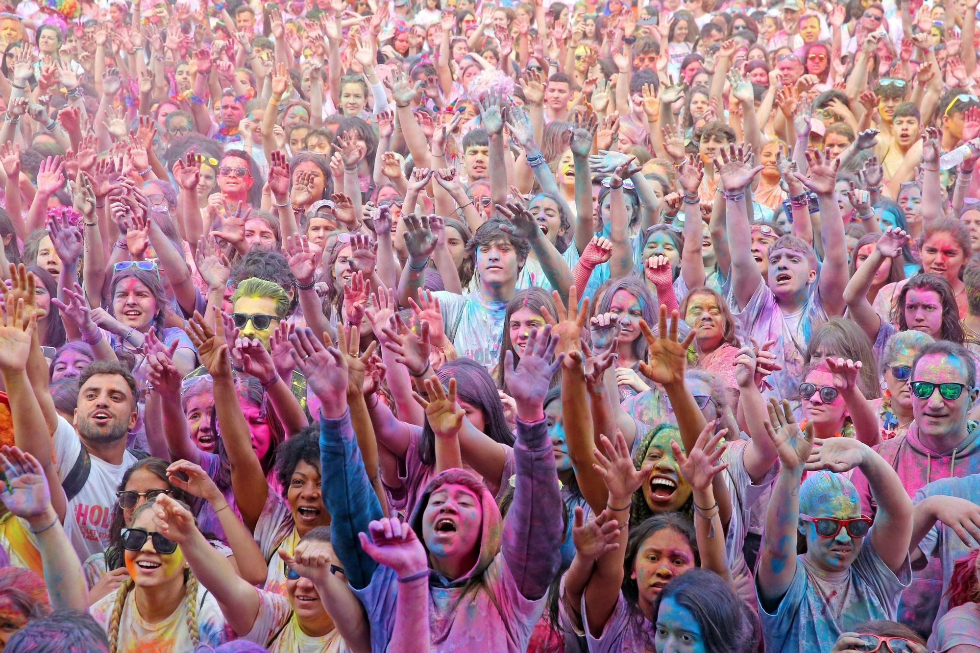 Samil se colorea con los miles de participantes de la Holi Run