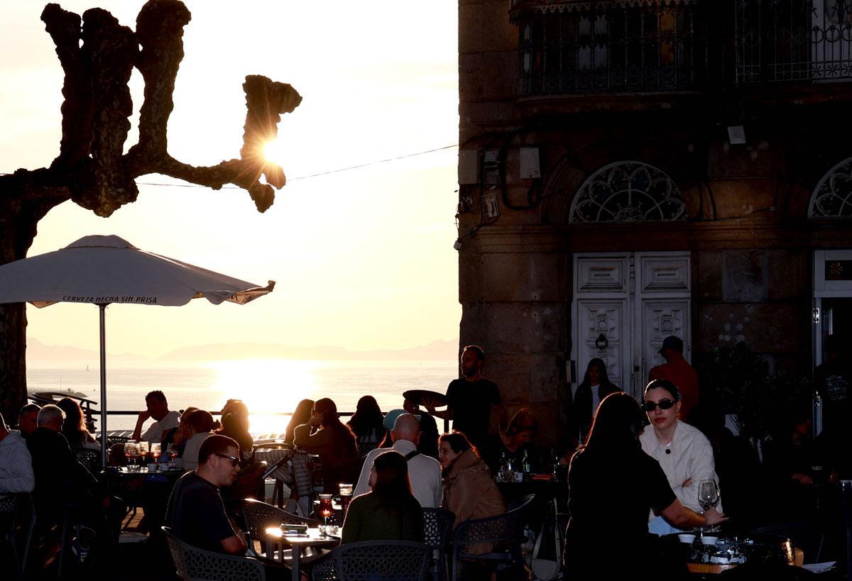 Puesta de sol en el Paseo de Alfonso XII, en Vigo.