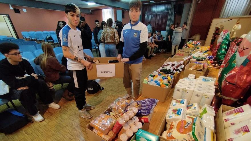 Matrícula en solidaridad en el Sánchez Lastra: los alumnos del instituto mierense recogen gran cantidad de alimentos para hogares en dificultades