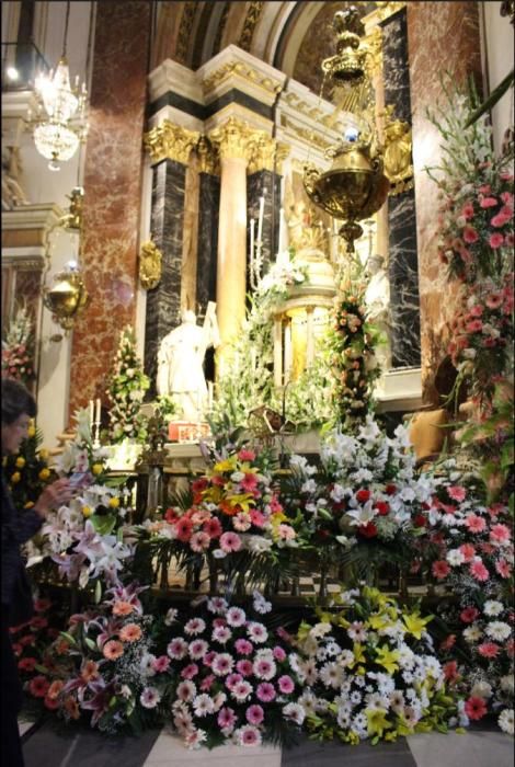 Homenaje de los Floristas a la Virgen de los Desamparados