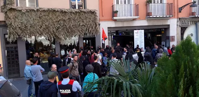 Manifestació contra una parada de VOX a Olot