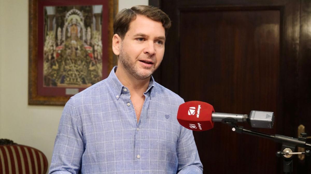 El alcalde de Cabra, Fernando Priego, informa del destino de los remanentes de tesorería.