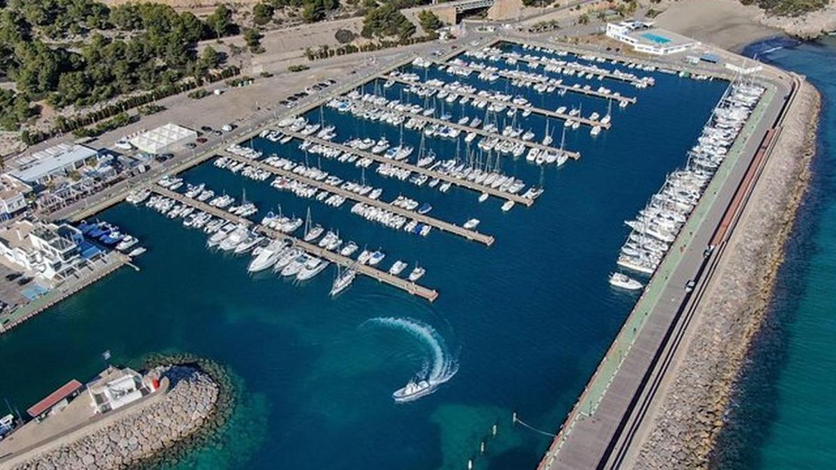 Imagen aérea de las instalación del Club Náutico de Orpesa.