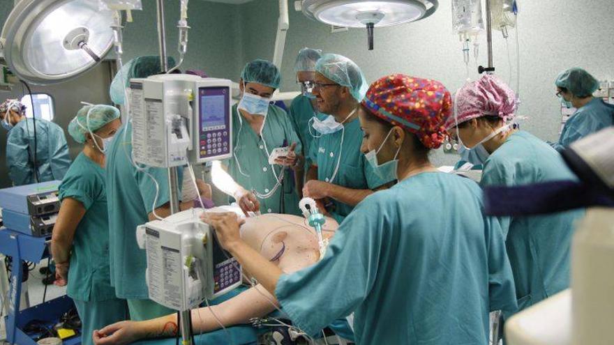 El Servet reconstruye las mamas de una paciente con su propio tejido