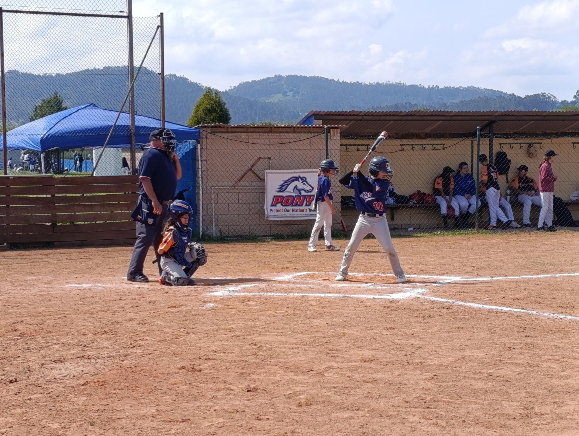 El campeonato Europeo de la Pony League de Béisbol batea en Llanera