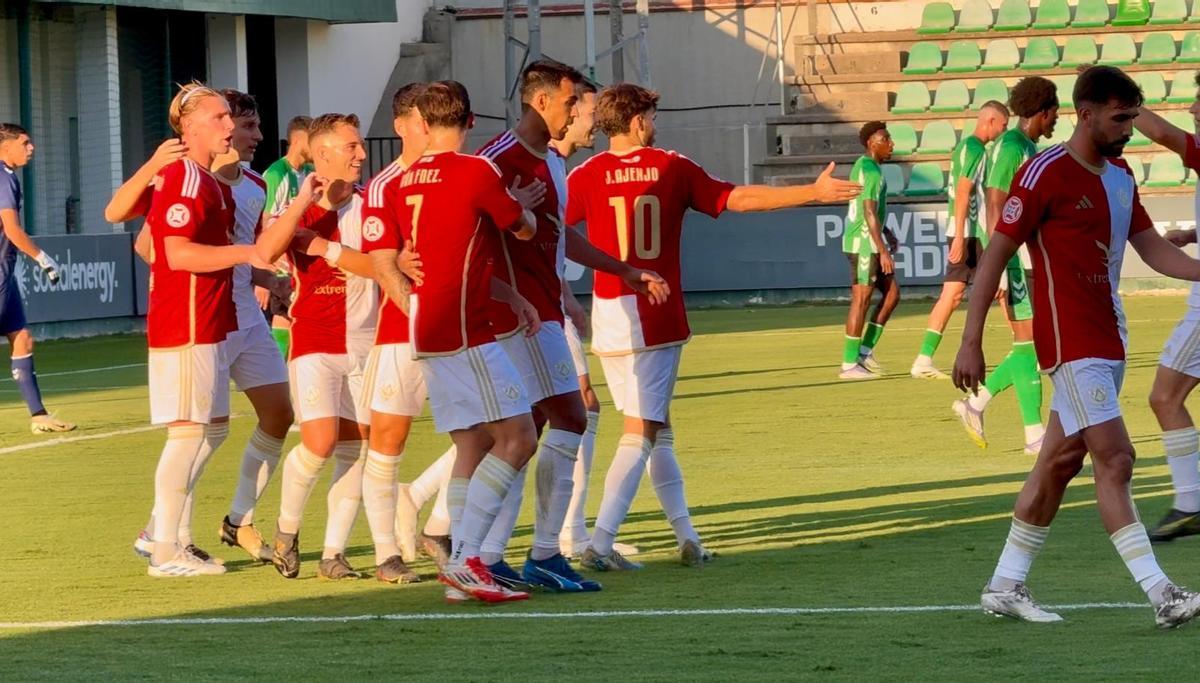 Celebración de un gol del Cacereño.