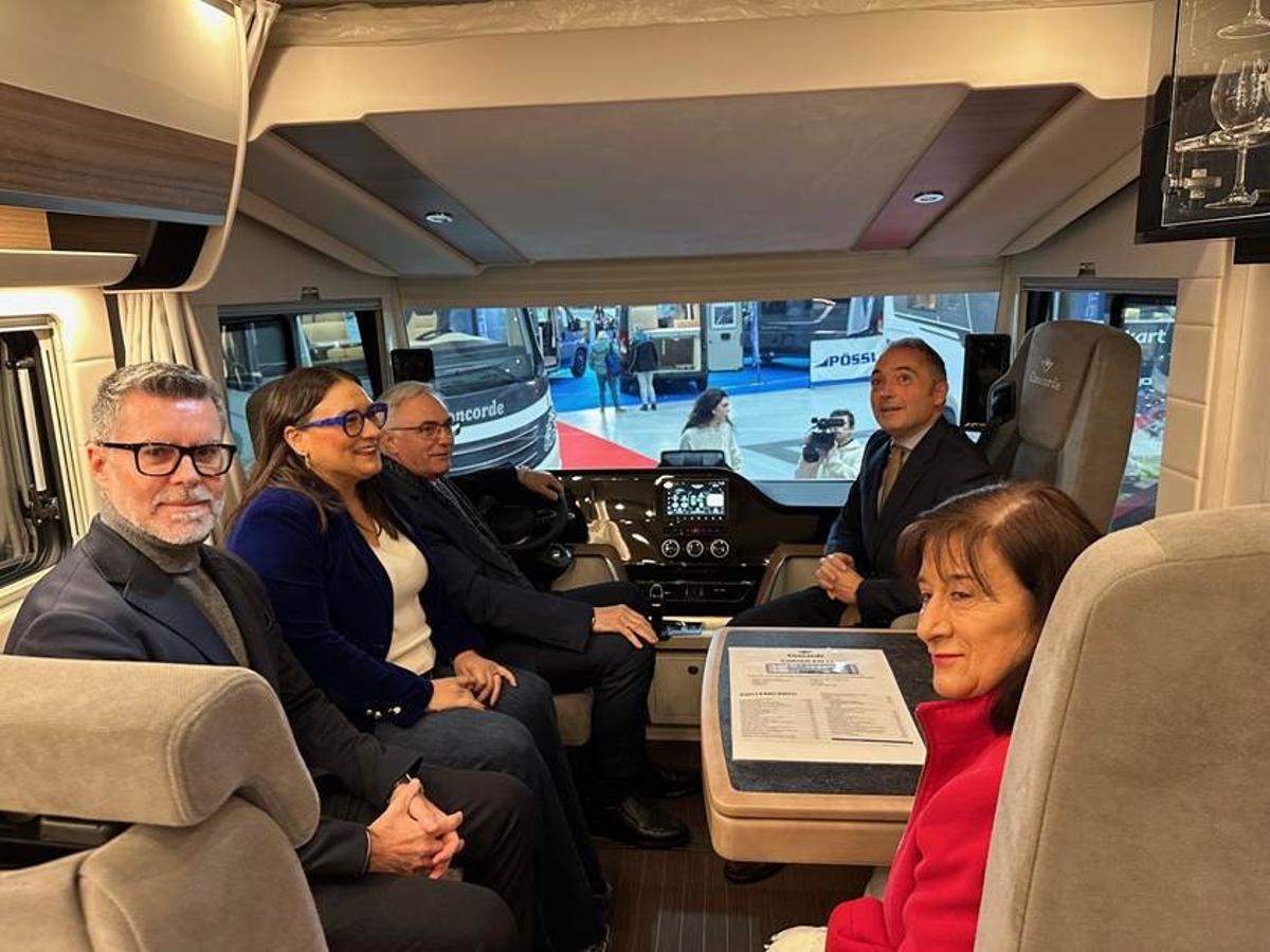 Autoridades presentes en la inauguración del Salón del Caravaning y Tiempo Libre del Levante.