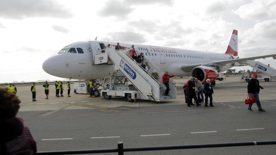 Tres vuelos semanales entre San Javier y Bélgica