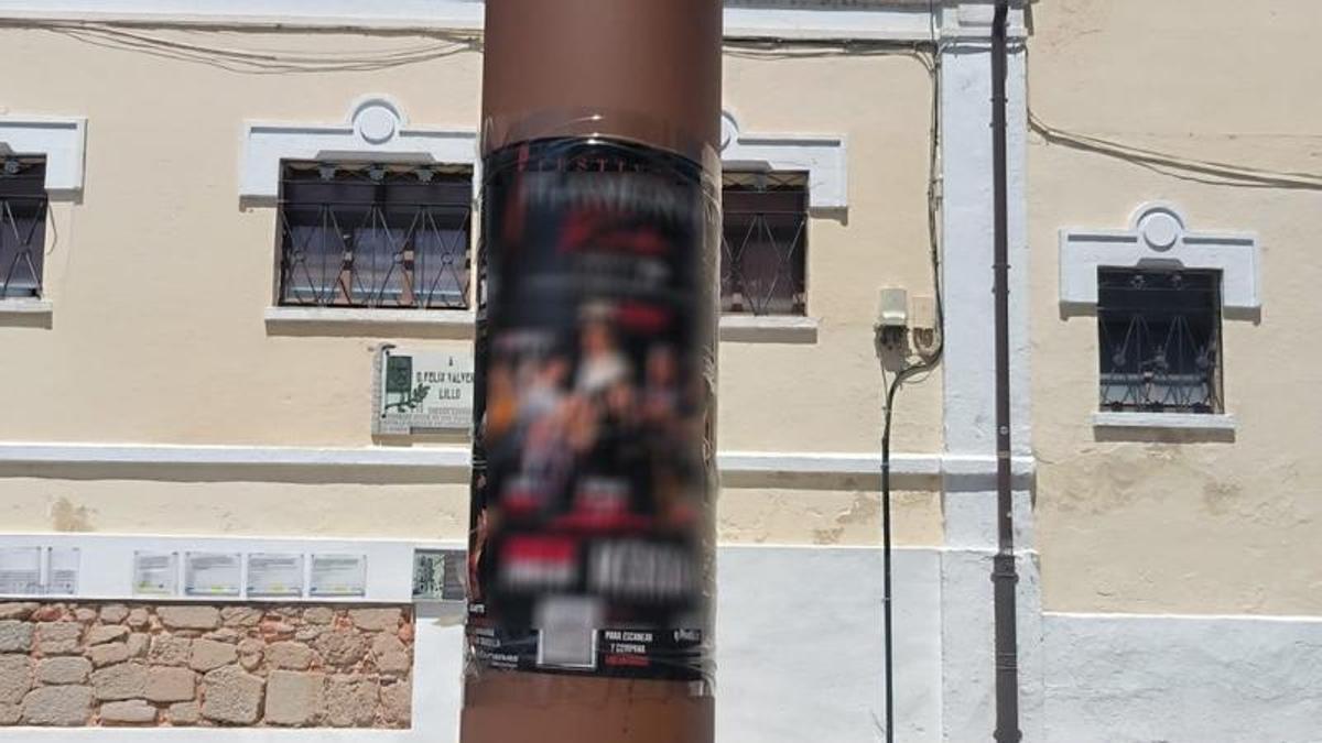 Publicidad en una farola en Mérida.