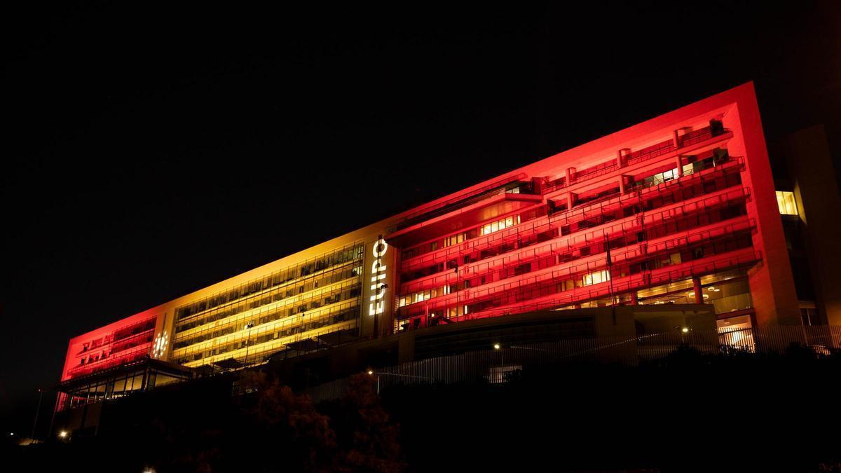 Prueba realizada por la EUIPO para iluminar en la noche del sábado su sede con los colores de España.