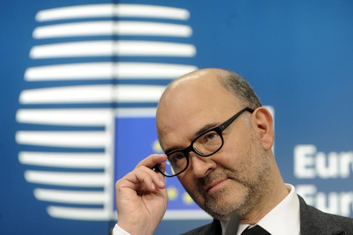 El comissari d’Afers Econòmics, Pierre Moscovici, durant la roda de premsa d’aquest dilluns.