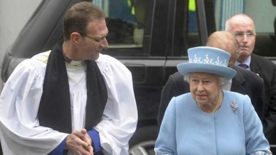 Isabel II busca la reconciliación entre católicos y protestantes