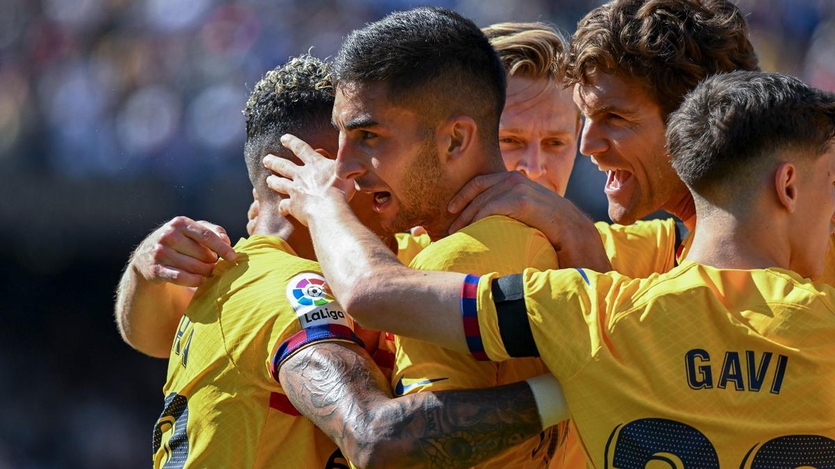 Los jugadores del Barça celebran el 1-0 al Atlético anotado por Ferran Torres.