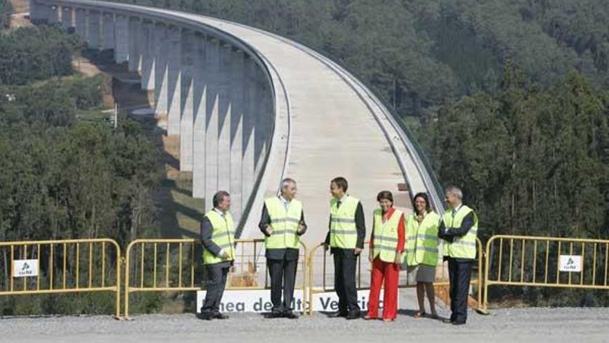 Touriño, Zapatero, Magdalena Álvarez, Caride y Ameijeiras, visitando las obras del AVE gallego.