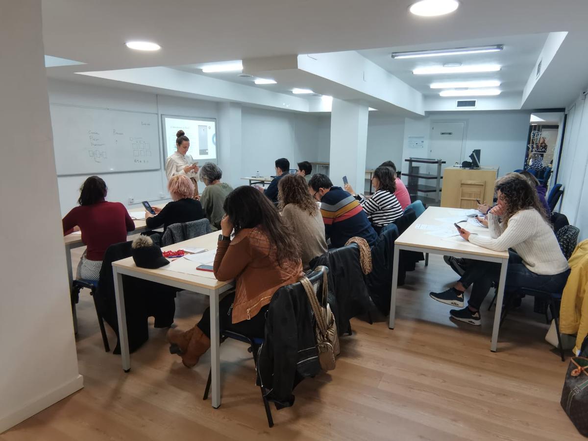 Los seminarios, gratuitos y de dos horas de duración, se imparten en el Centro de Formación de ECOS en Zaragoza.