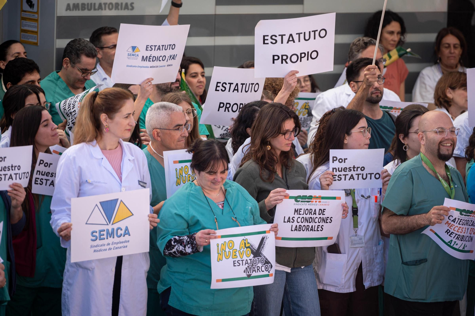 Manifestación por el cambio de condiciones de médicos por parte del Ministerio por fuera del HUC