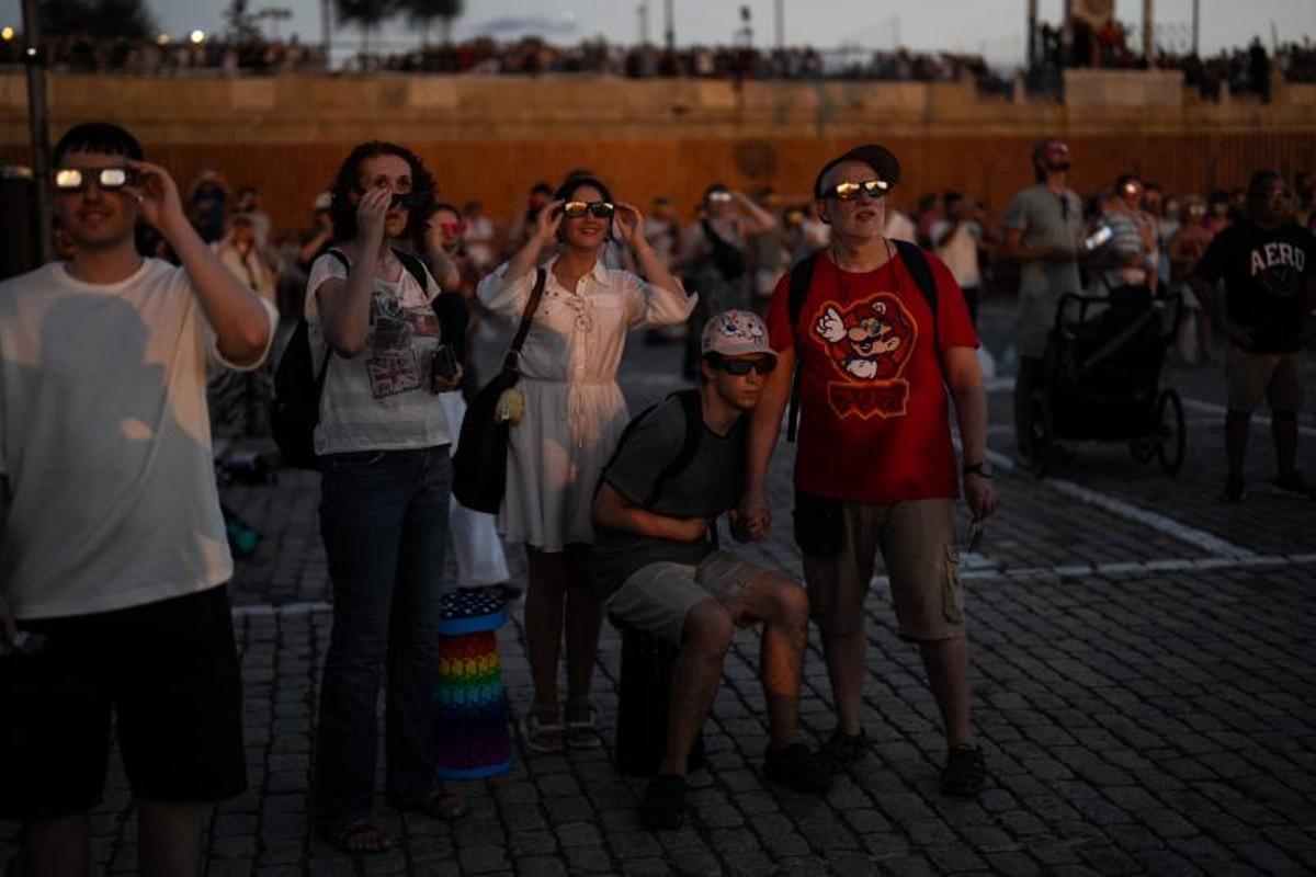 Imagenes desde el El Port Marina Tarraco, durante  el eclipse total de Sol