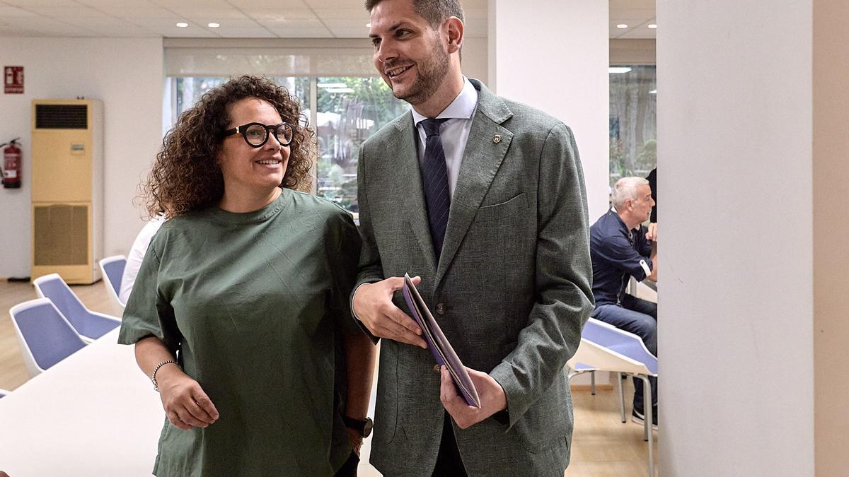 El alcalde, José Manuel Prieto, y la primera teniente de Alcaldía, Alícia Izquierdo, en el acto de balance de legislatura
