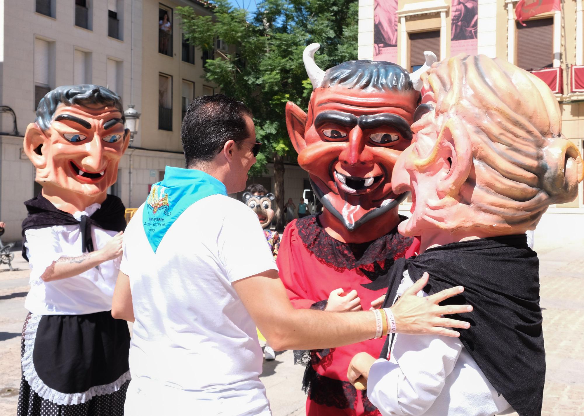 Segundo día de "Correr la traca" y suelta de globos de las Fiestas Mayores de Elda