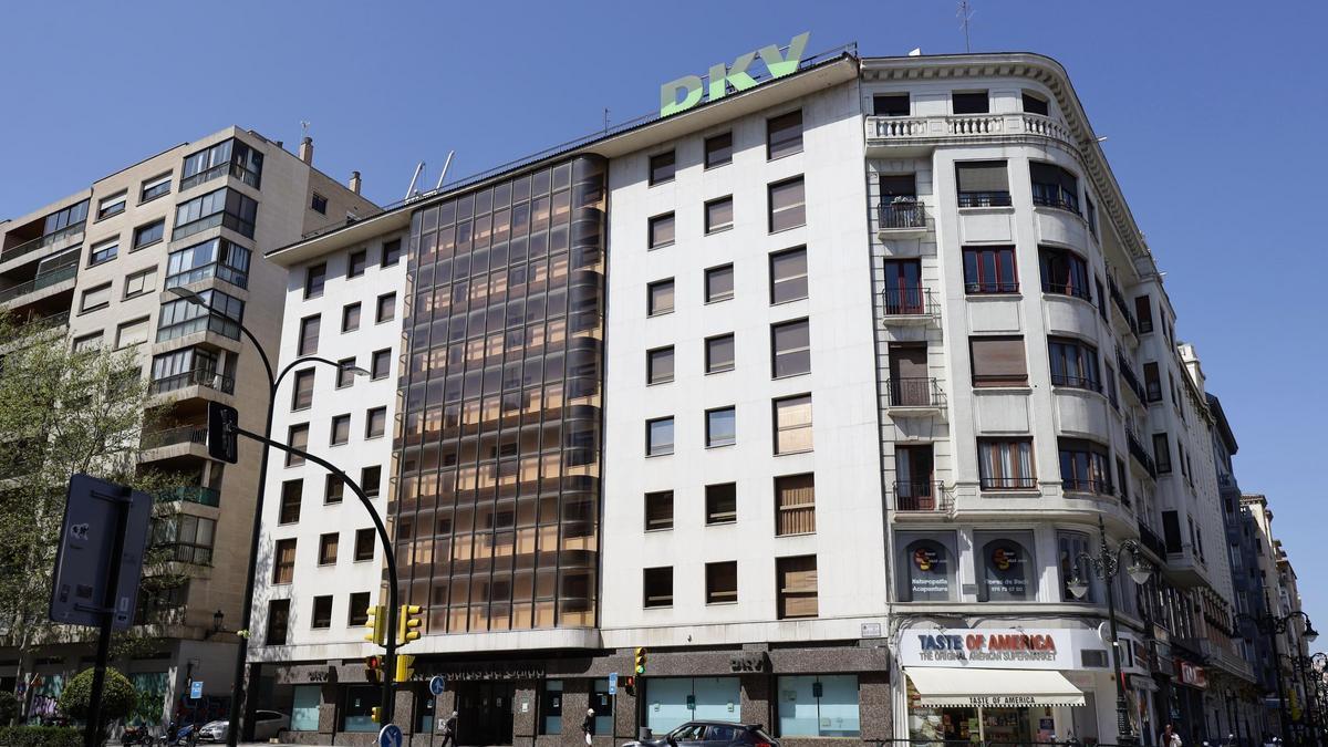 Inmueble de DKV en el centro de Zaragoza, entre César Augusto y Pignatelli.