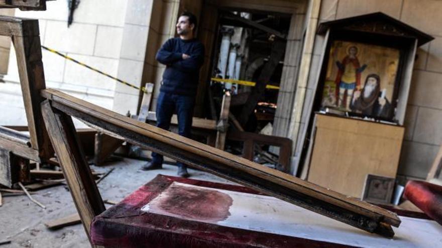 Un atentado contra la catedral copta de El Cairo deja al menos 25 muertos