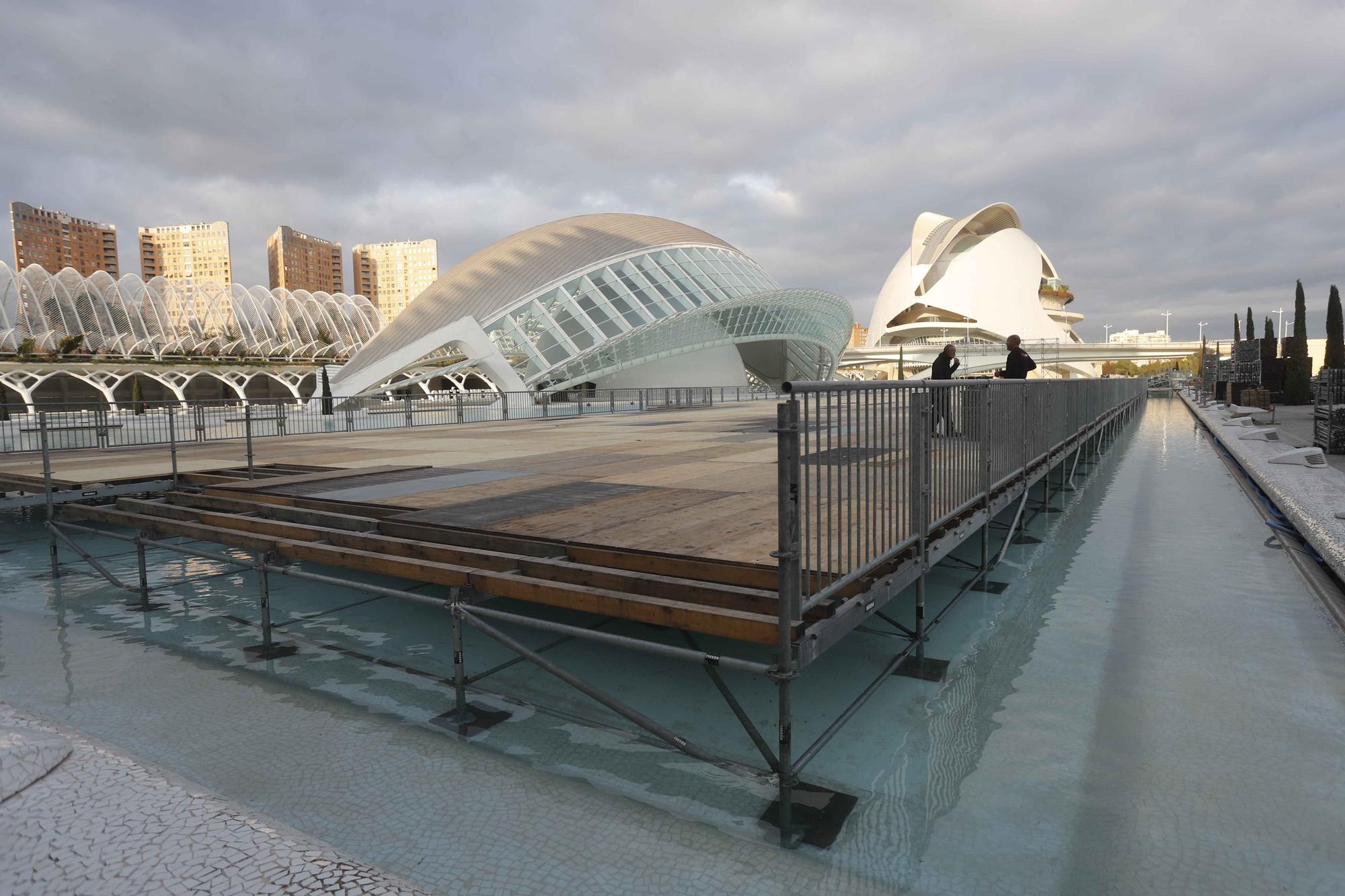 Montaje de la pasarela de meta del Maratón Valencia Trinidad Alfonso EDP