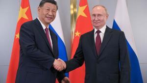 El presidente chino, Xi Jinping, y el ruso, Vladímir Putin, se reunieron en el marco de la cumbre regional en Astaná, Kasajistán