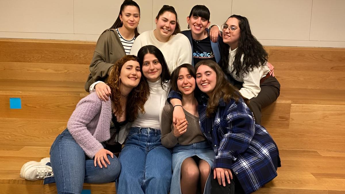 Estudantes da Universidade de Santiago creadoras de O Faiado Podcast