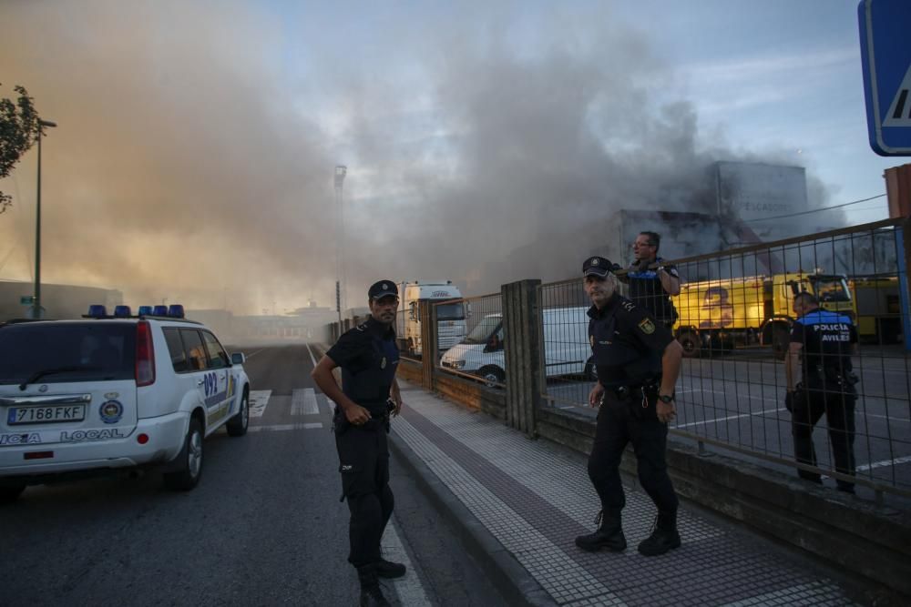 Un incendio en la antigua fábrica de hielo enciende las alarmas en la ciudad