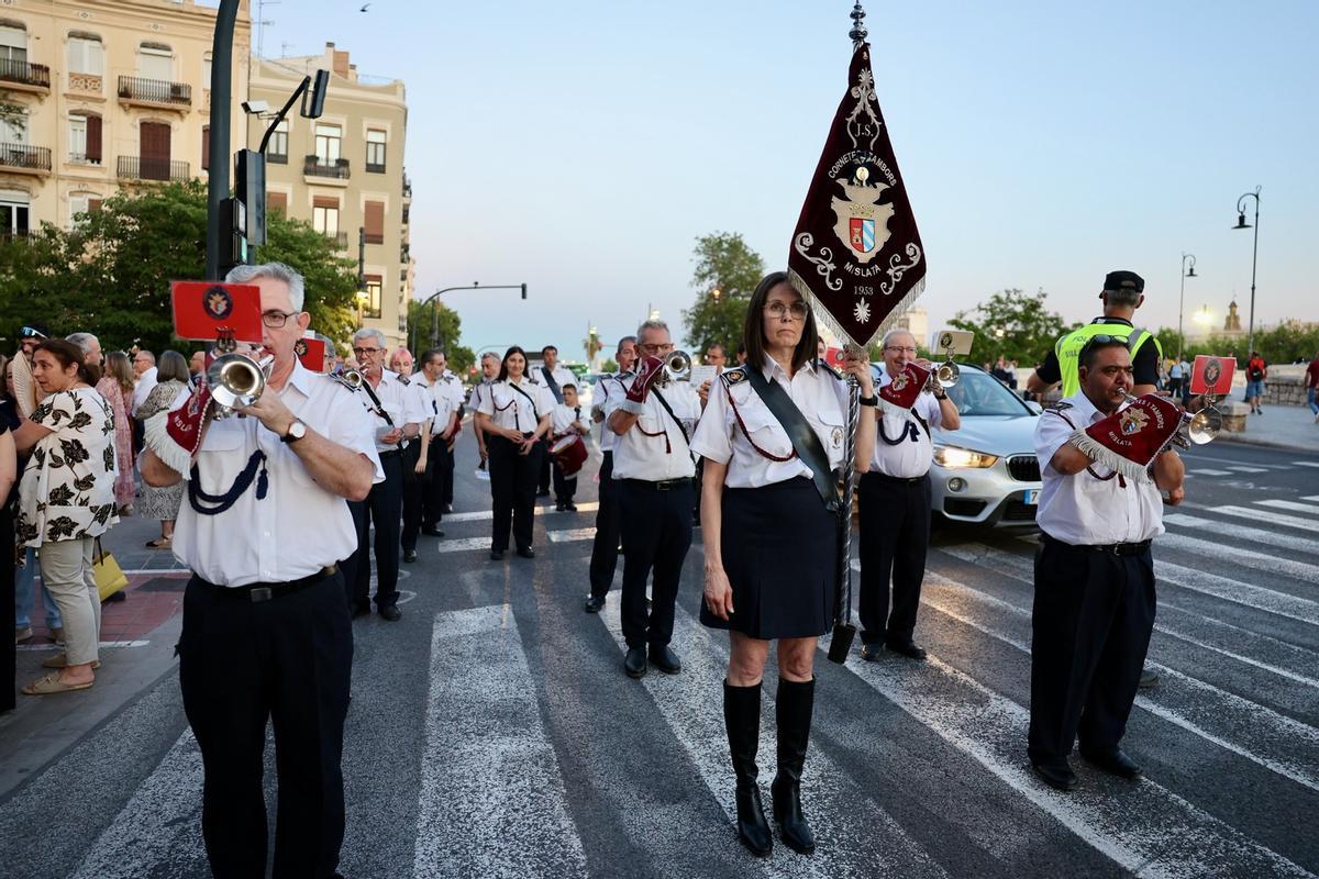 El Cristo de la Fe desfila por Saïdía acompañado por Carmen Prades y la corte mayor
