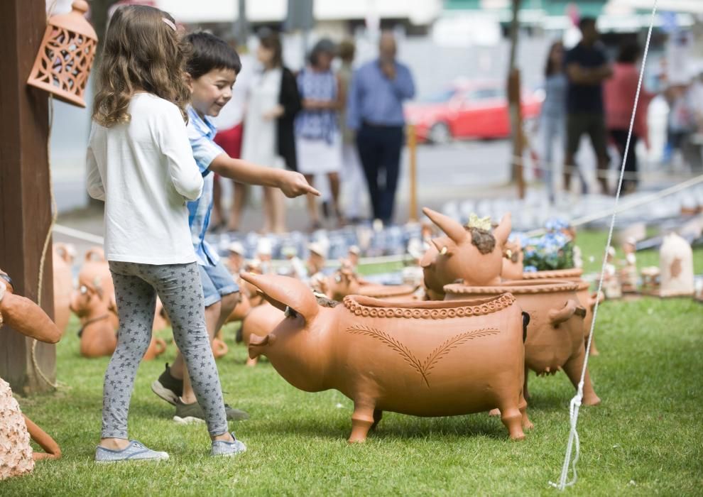 Vuelven las piezas de barro al parque Luis Seoane de Santa Cruz en la XXIII Feira Alfaroleiros.