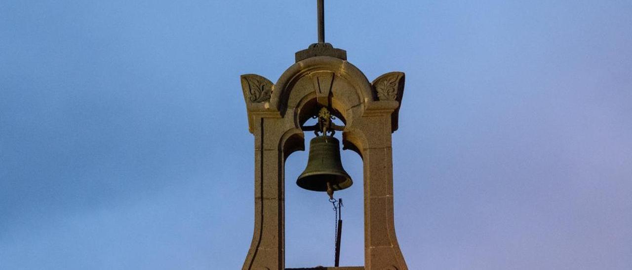 La campana bautizada Jesús, María y José de la ermita del Espíritu Santo.