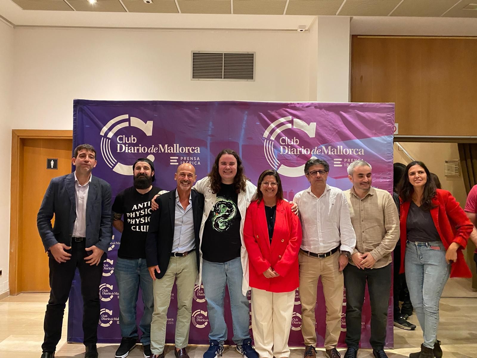 FOTOS | El Físico Barbudo entrevistó al divulgador tras el canal Ponte Bata en un encuentro en Diario de Mallorca