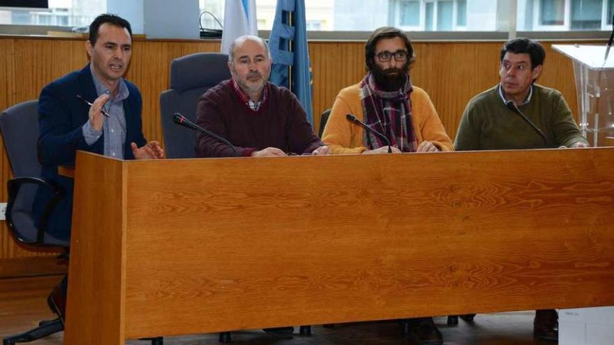 Rial, Chillón, Casqueiro y Graña, en la presentación del proyecto realizada ayer en el Concello. // G.Núñez