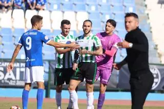 Dragi Gudelj sufre un desvanecimiento en el partido Melilla - Córdoba CF