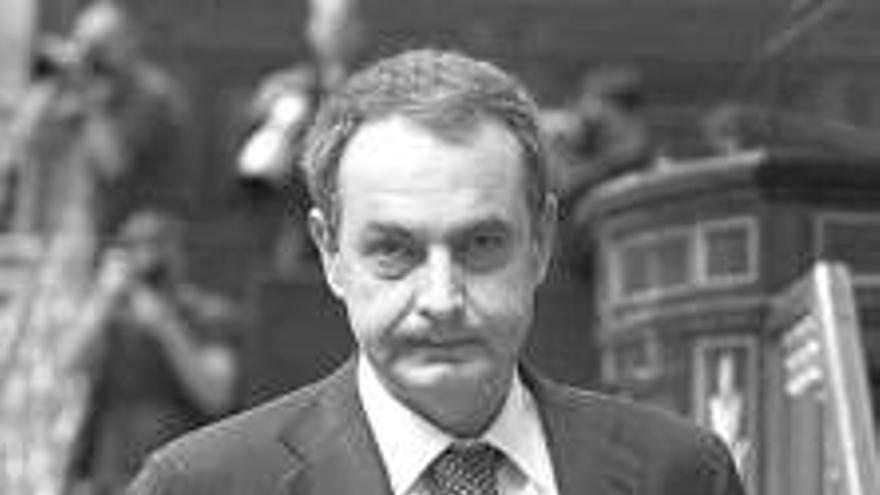 Zapatero trata de recuperar el liderazgo para gestionar la crisis