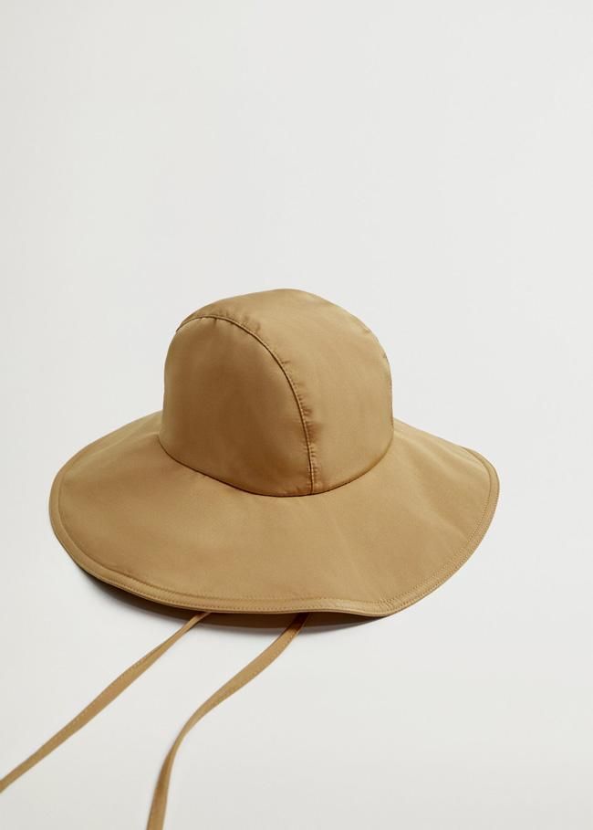 Gorro 'bucket' con tiras, de Mango
