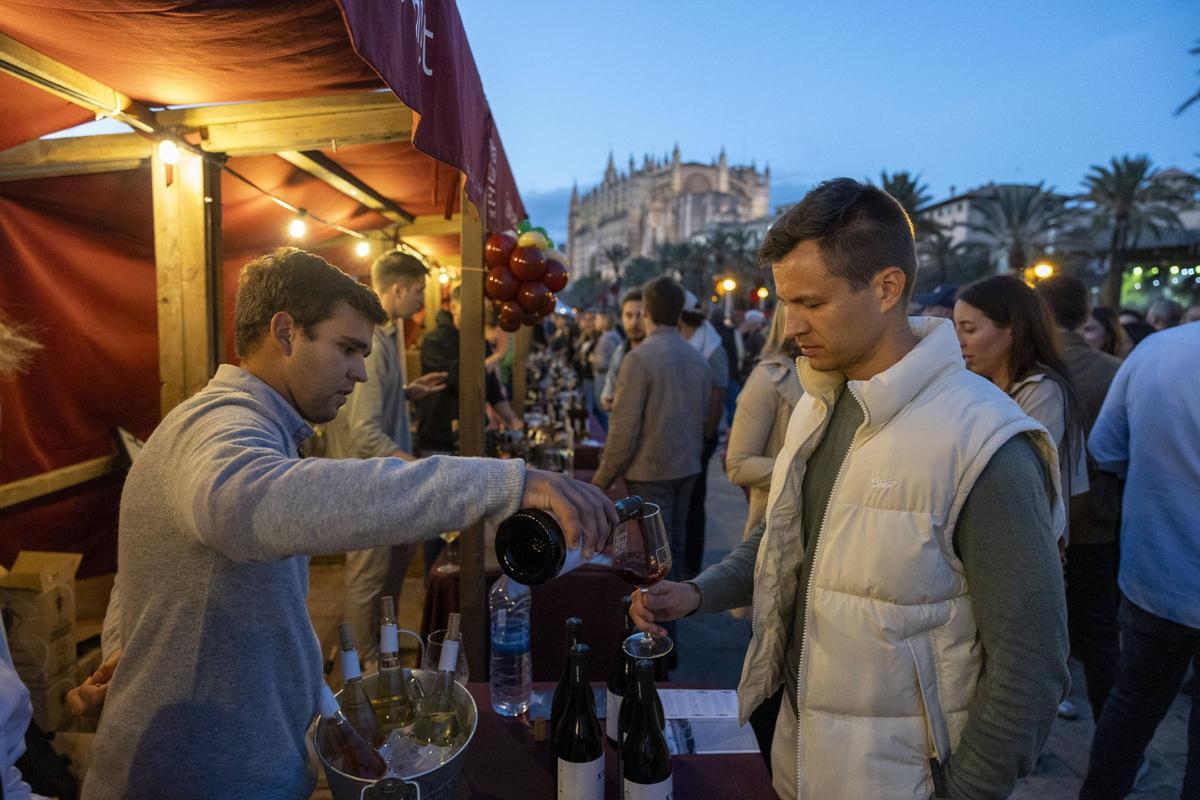 FOTOS | Palma reune a centenares de personas para disfrutar del Raïm Wine Fest