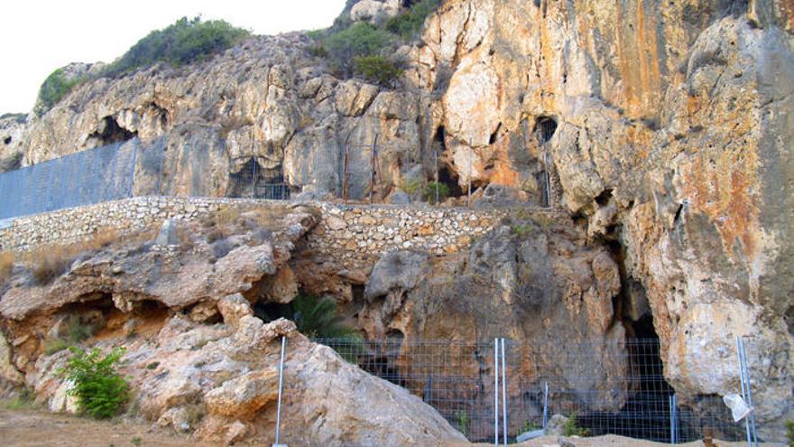 Cuevas en la bahía de Málaga