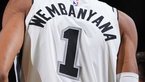 La camiseta de Victor Wembanyama, equivocada