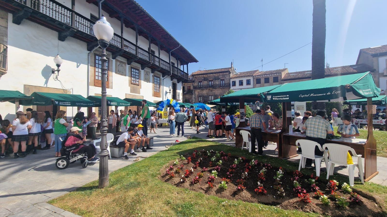 Así fue la mañana solidaria en la Feria de Asociaciones de Villaviciosa