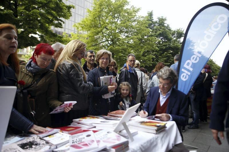 Estand de EL PERIÓDICO DE ARAGÓN en el Día del Libro