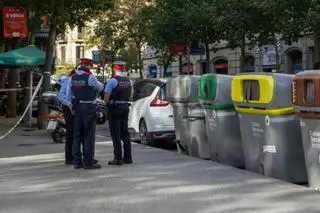 Un sintecho descubre un cadáver en un contenedor del Eixample de Barcelona