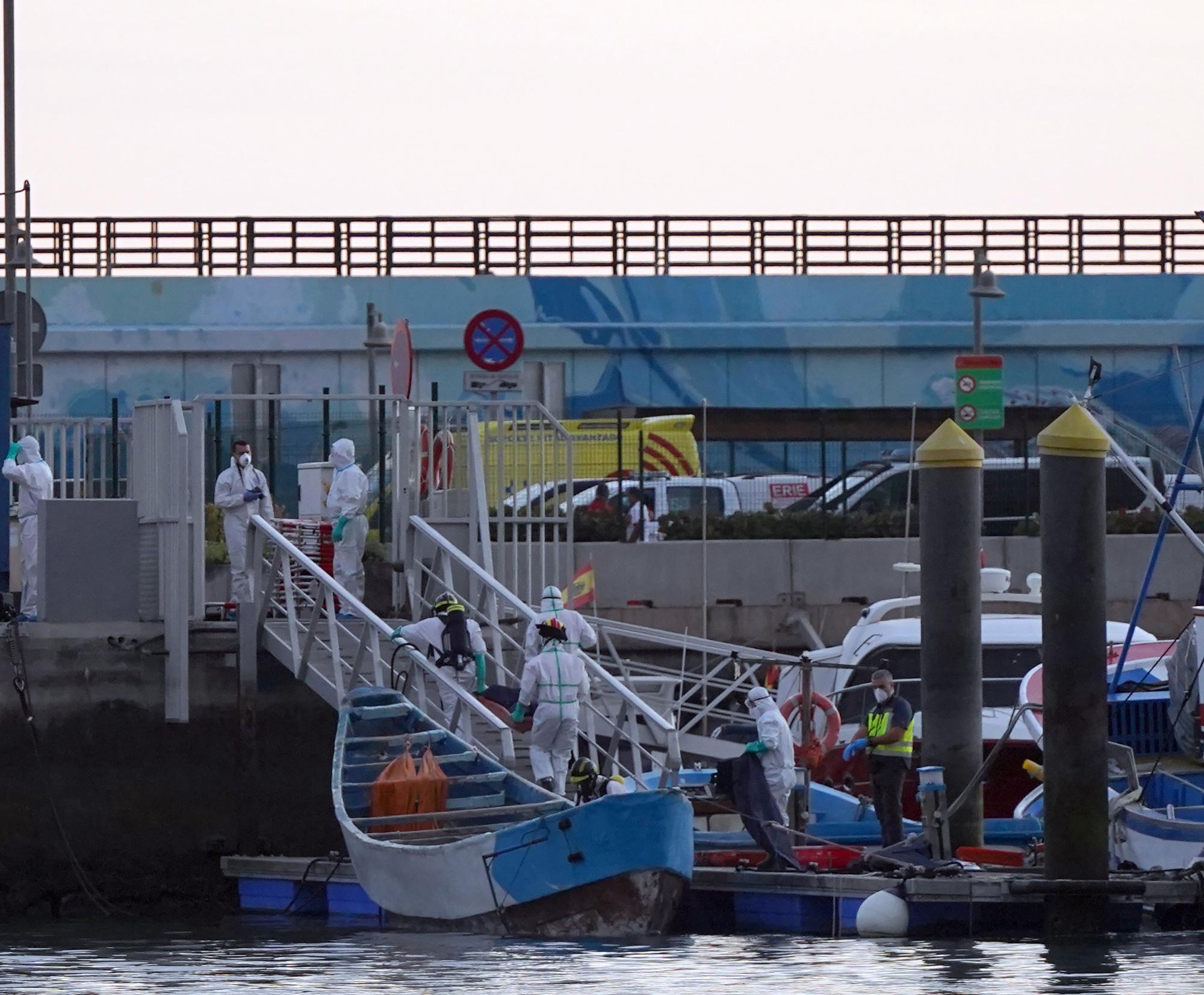 Llegada de los cadáveres migrantes fallecidos cerca de El Hierro (28/04/21)