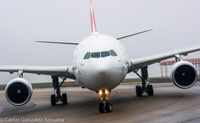 Airbus 330 que transportó a Ecuador a los guardamarines de la Escuela Naval de Marín. // Carlos González